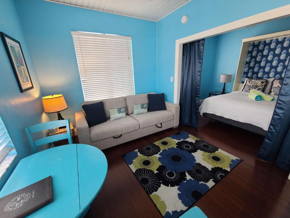Duval Street Suite overlooking Duval w parking and pool